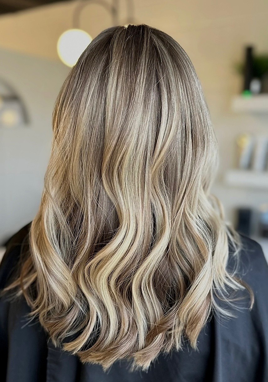 Finished blonde waves after a Brushed + Bronzed blowout